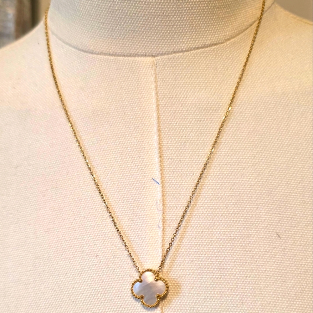 18K Gold Plated Elegant Lucky Clover Pendant Necklace